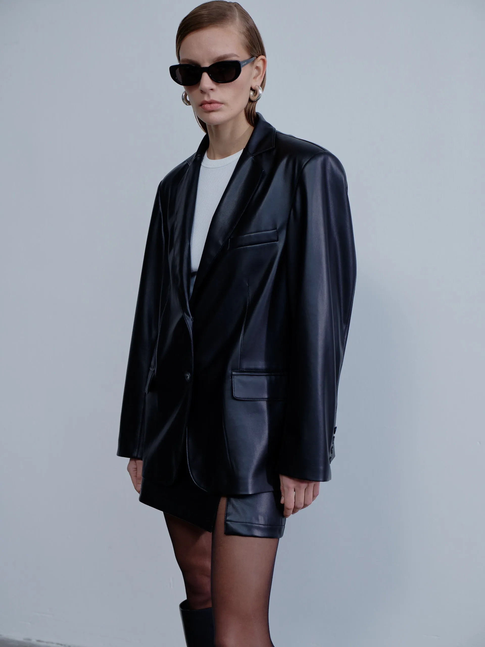 Boxy Oversize Vegan Leather Blazer in Noire