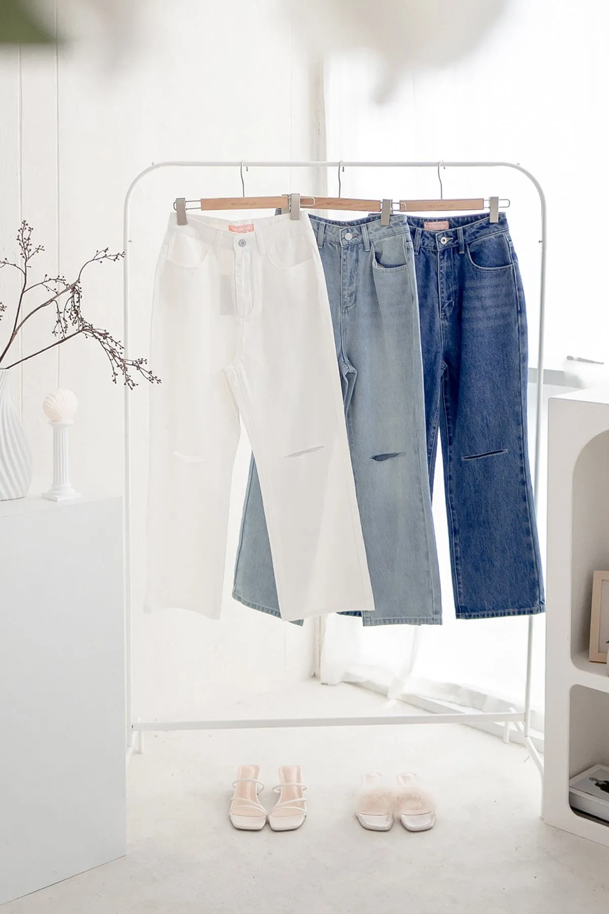 HANSEL SLIT DENIM JEANS IN WHITE