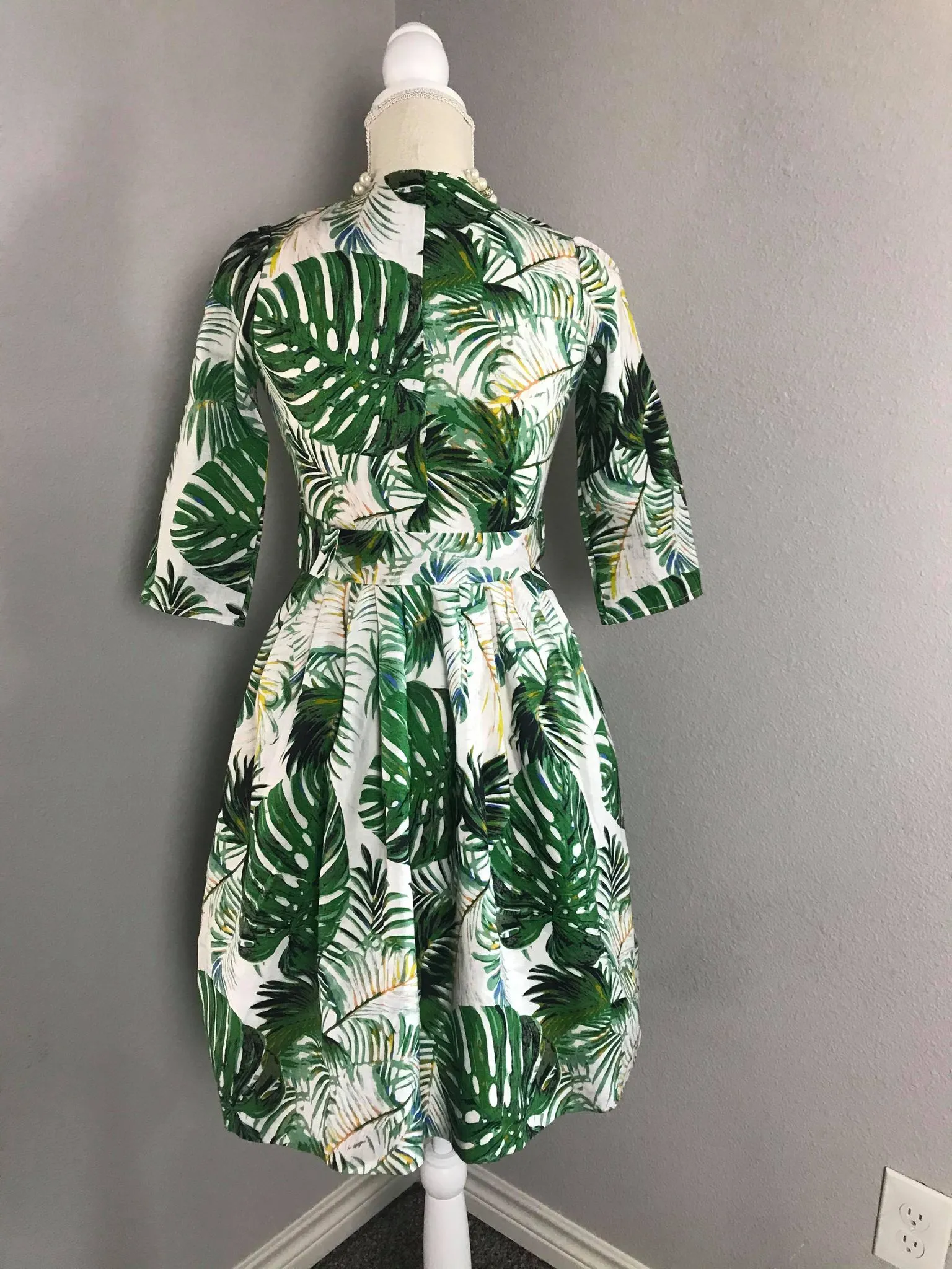 Laura Dress in Solid cotton Tropical Leaves size S