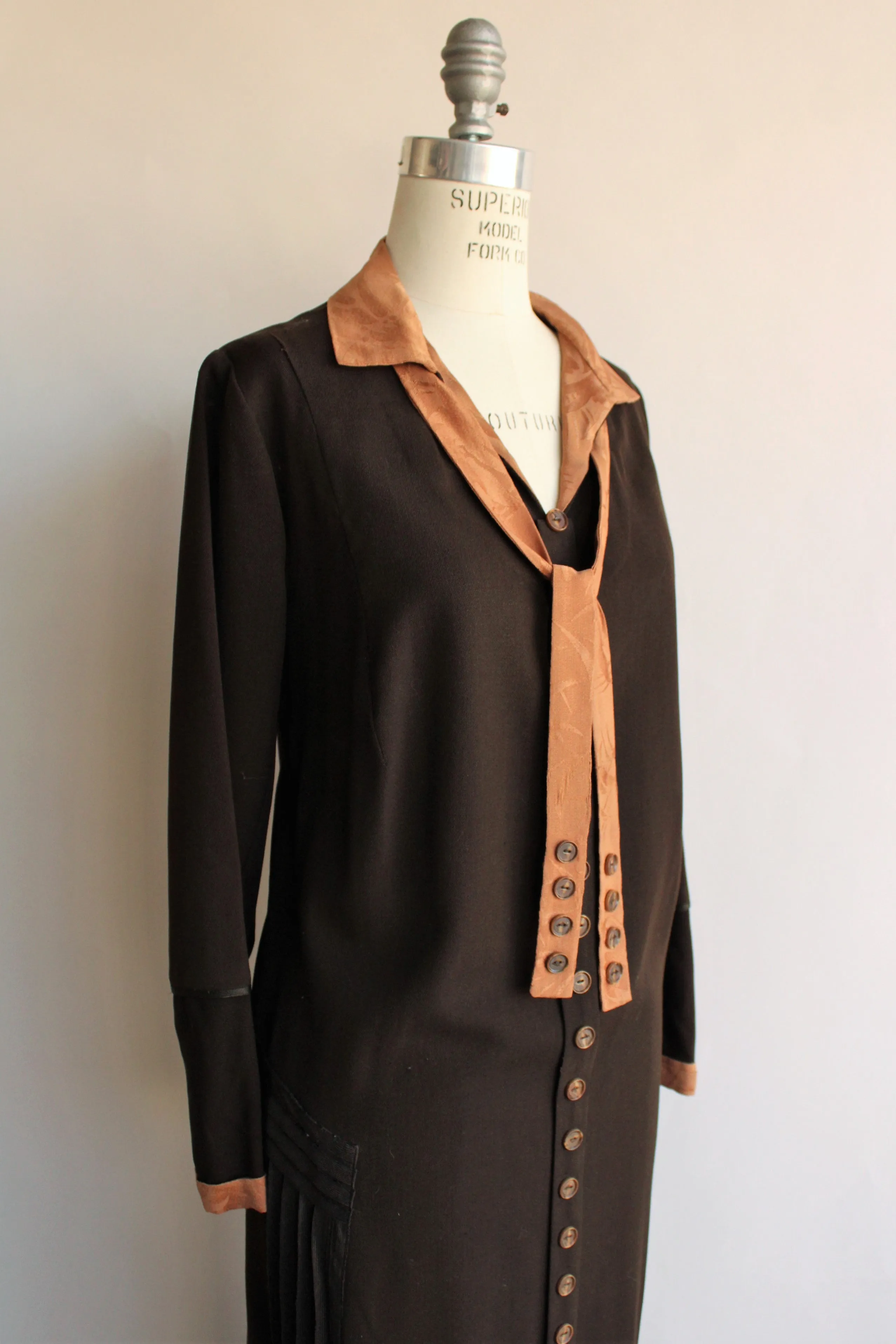 Vintage 1920s Brown Wool And Silk Flapper Dress